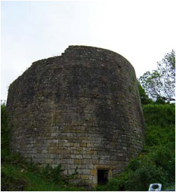 Tour Maucouvert du vieux chateau